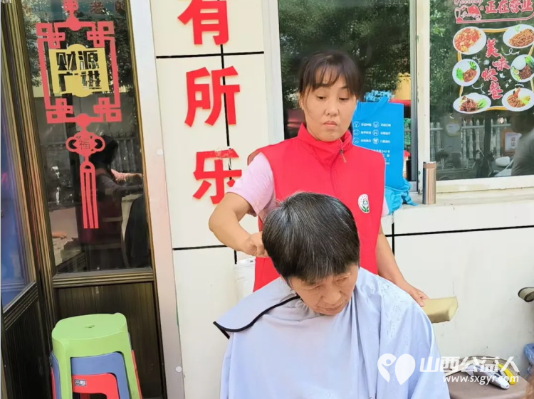 介休市敬老协会志愿服务进社区健康活动暖人心走进北坛街道介公东路社区服务老人 - 第39张 - 山西公益人 介休市敬老协会志愿服务进社区健康活动暖人心走进北坛街道介公东路社区服务老人 - 第39张