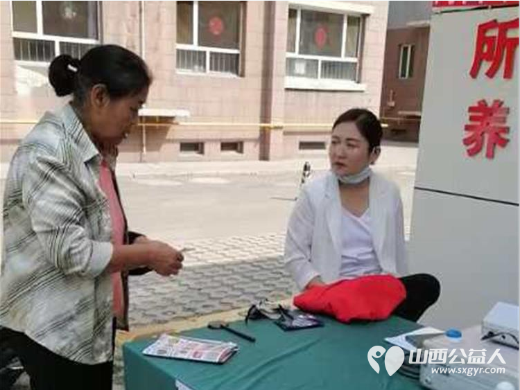 介休市敬老协会志愿服务进社区健康活动暖人心走进北坛街道介公东路社区服务老人 - 第20张 - 山西公益人 介休市敬老协会志愿服务进社区健康活动暖人心走进北坛街道介公东路社区服务老人 - 第20张
