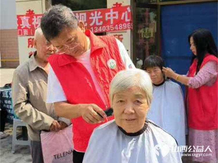 介休市敬老协会志愿服务进社区健康活动暖人心走进北坛街道介公东路社区服务老人 - 第14张 - 山西公益人 介休市敬老协会志愿服务进社区健康活动暖人心走进北坛街道介公东路社区服务老人 - 第14张