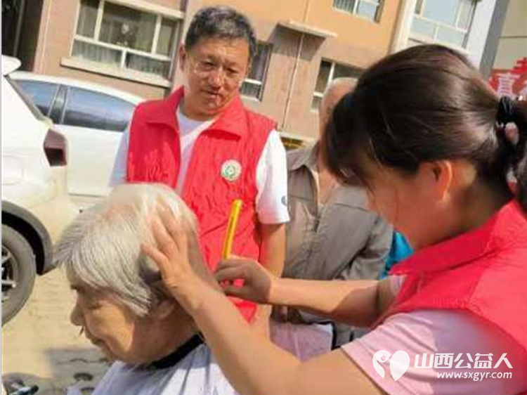 介休市敬老协会志愿服务进社区健康活动暖人心走进北坛街道介公东路社区服务老人 - 第13张 - 山西公益人 介休市敬老协会志愿服务进社区健康活动暖人心走进北坛街道介公东路社区服务老人 - 第13张
