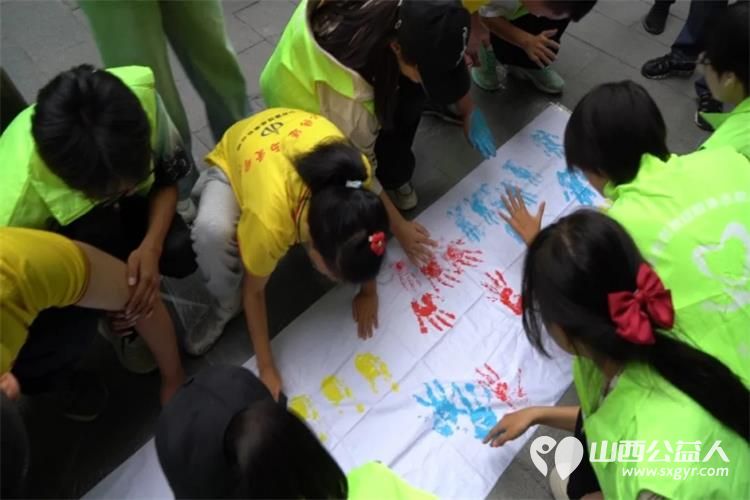 爱绘色彩，心聚光芒——太原美之木特殊儿童训练康复中心“久久公益节”活动在钟楼街举办 - 第3张