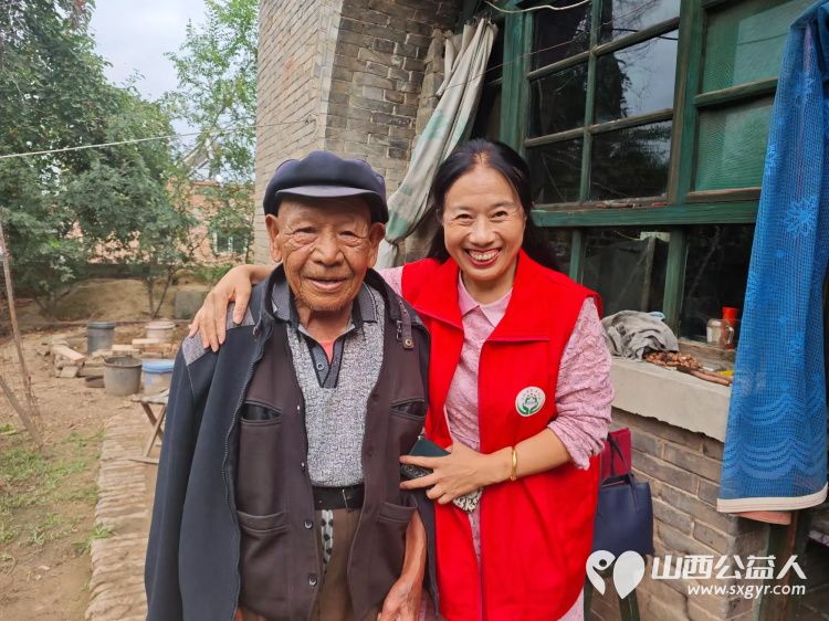介休市敬老协会组织志愿者在绵山镇马堡村入户特困老人马虎成家中为老人爱心理发料理家务并为老人包爱心饺子 - 第1张 - 山西公益人 介休市敬老协会组织志愿者在绵山镇马堡村入户特困老人马虎成家中为老人爱心理发料理家务并为老人包爱心饺子 - 第1张