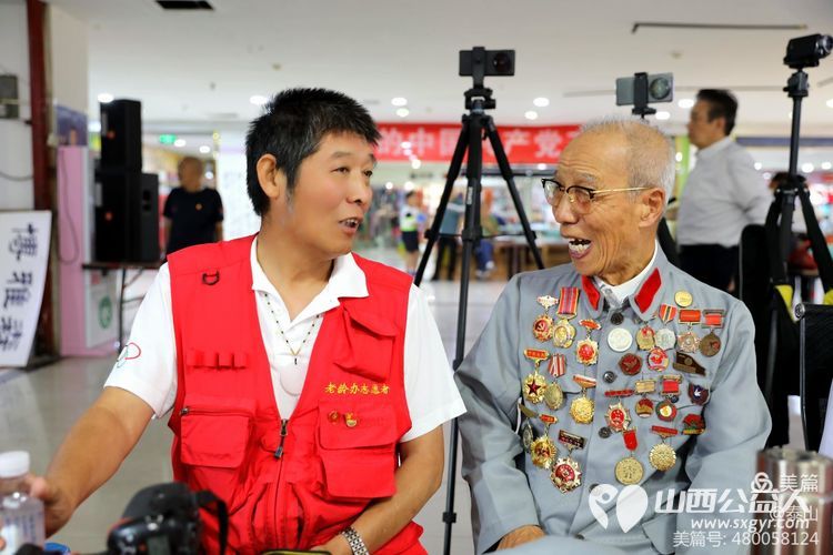 《怀念毛泽东》山西三晋文化研究会红色文化交流中心,在太原千峰南路八方商城举行纪念活动 - 第12张 - 山西公益人 《怀念毛泽东》山西三晋文化研究会红色文化交流中心,在太原千峰南路八方商城举行纪念活动 - 第12张