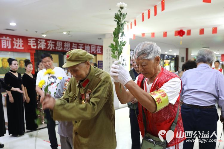 《怀念毛泽东》山西三晋文化研究会红色文化交流中心,在太原千峰南路八方商城举行纪念活动 - 第21张 - 山西公益人 《怀念毛泽东》山西三晋文化研究会红色文化交流中心,在太原千峰南路八方商城举行纪念活动 - 第21张