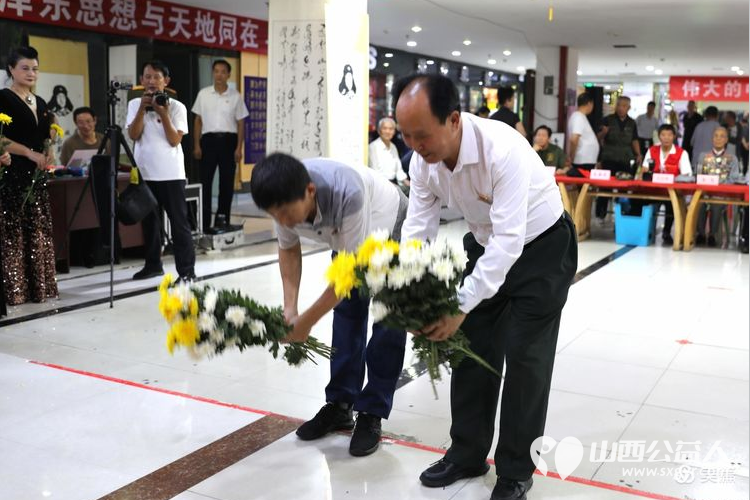 《怀念毛泽东》山西三晋文化研究会红色文化交流中心,在太原千峰南路八方商城举行纪念活动 - 第22张 - 山西公益人 《怀念毛泽东》山西三晋文化研究会红色文化交流中心,在太原千峰南路八方商城举行纪念活动 - 第22张