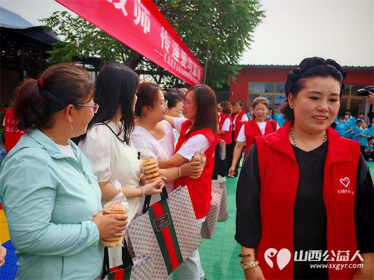 长治圆梦公益协会举办感恩教师传递爱与温暖活动向黎城县博爱特殊教育学校的校长和老师们献上我们的一份关爱和感激 - 第54张