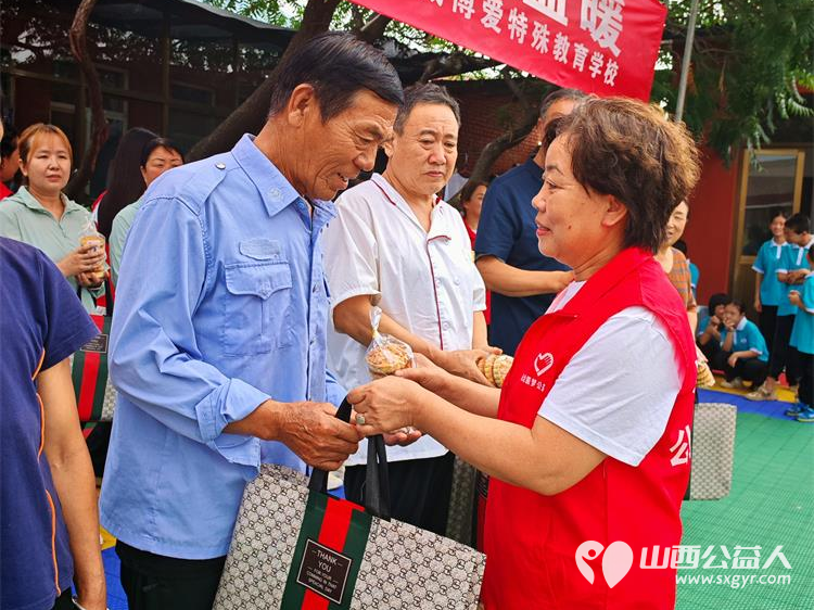 长治圆梦公益协会举办感恩教师传递爱与温暖活动向黎城县博爱特殊教育学校的校长和老师们献上我们的一份关爱和感激 - 第49张