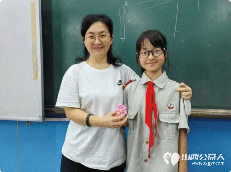 恩师倾情播撒爱同心共筑中国梦----太原市尖草坪区杨家小学庆祝第40个教师节活动同学们心怀感激，用诚挚的心向老师们送出了祝福 - 第4张