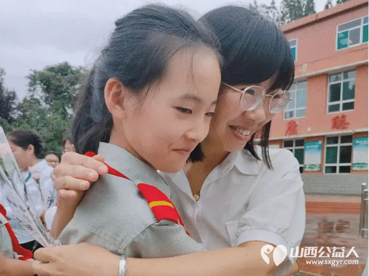 恩师倾情播撒爱同心共筑中国梦----太原市尖草坪区杨家小学庆祝第40个教师节活动同学们心怀感激，用诚挚的心向老师们送出了祝福 - 第24张