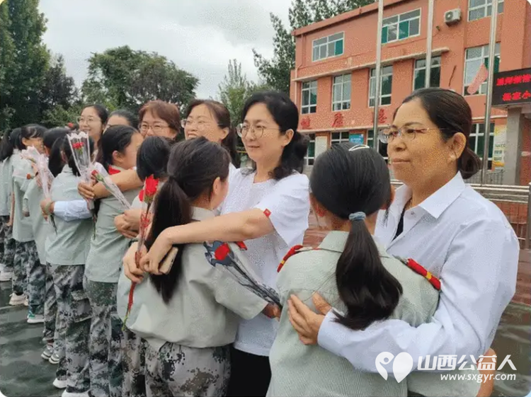 恩师倾情播撒爱同心共筑中国梦----太原市尖草坪区杨家小学庆祝第40个教师节活动同学们心怀感激，用诚挚的心向老师们送出了祝福 - 第25张