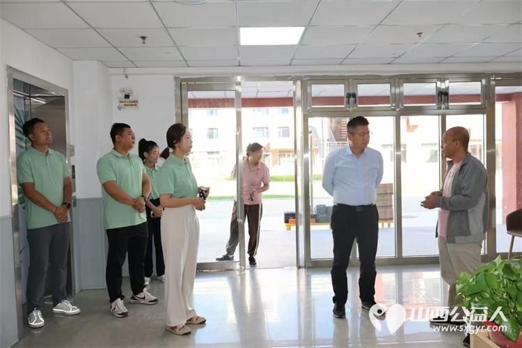 工银安盛人寿山西分公司的叔叔阿姨们带着打印机电磁灶等捐赠物资来到了灵星康复中心看望孤独症孩子们 - 第8张 - 山西公益人 工银安盛人寿山西分公司的叔叔阿姨们带着打印机电磁灶等捐赠物资来到了灵星康复中心看望孤独症孩子们 - 第8张