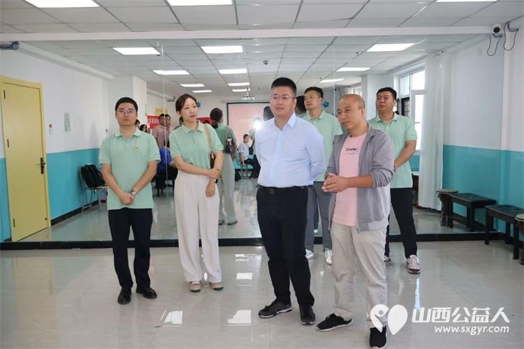 工银安盛人寿山西分公司的叔叔阿姨们带着打印机电磁灶等捐赠物资来到了灵星康复中心看望孤独症孩子们 - 第4张 - 山西公益人 工银安盛人寿山西分公司的叔叔阿姨们带着打印机电磁灶等捐赠物资来到了灵星康复中心看望孤独症孩子们 - 第4张