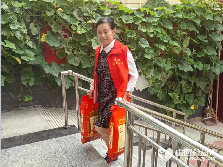 太原市杏花岭区民政局来东岳养老院慰问老人们给养老院的老人送来米面油 - 第7张