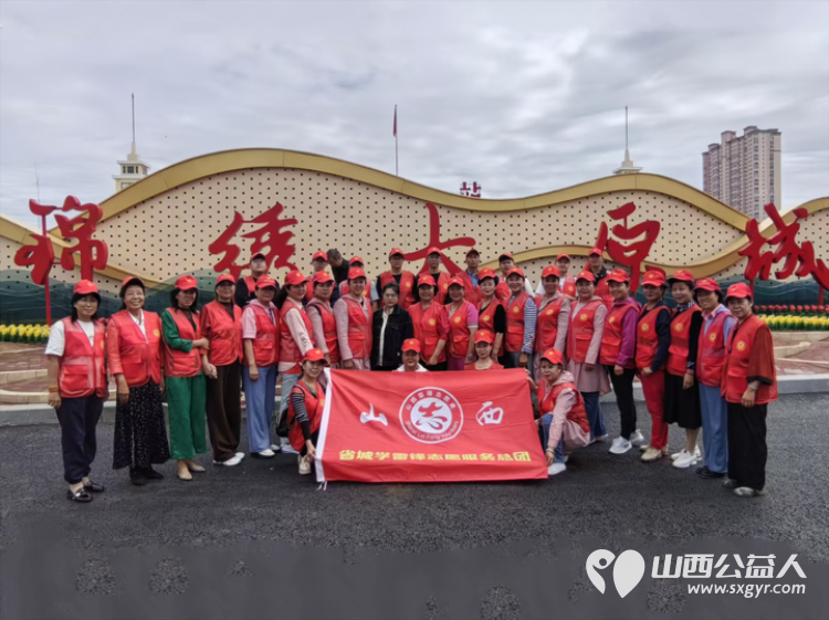 山西省省城学雷锋志愿服务总团的六十名优秀志愿者在三晋第一迎泽大街通车剪彩庆典的主现场 - 第1张