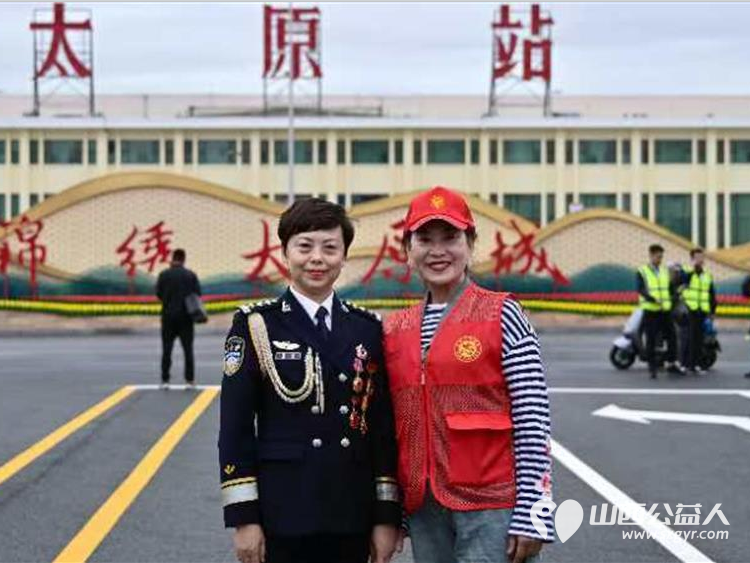 山西省省城学雷锋志愿服务总团的六十名优秀志愿者在三晋第一迎泽大街通车剪彩庆典的主现场 - 第3张