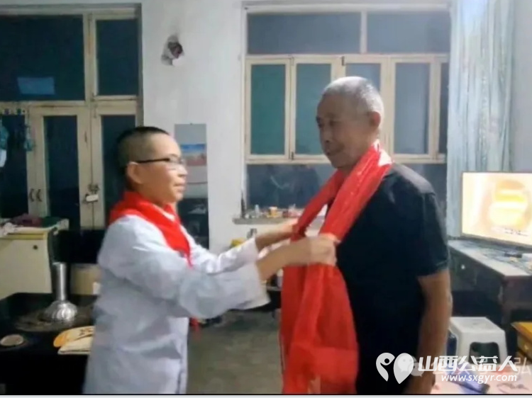 长治正能量公益协会海燕教育培训团队队员郭亚轩同学赴上党区韩店街道东汉村进行慰问 - 第4张 - 山西公益人 长治正能量公益协会海燕教育培训团队队员郭亚轩同学赴上党区韩店街道东汉村进行慰问 - 第4张