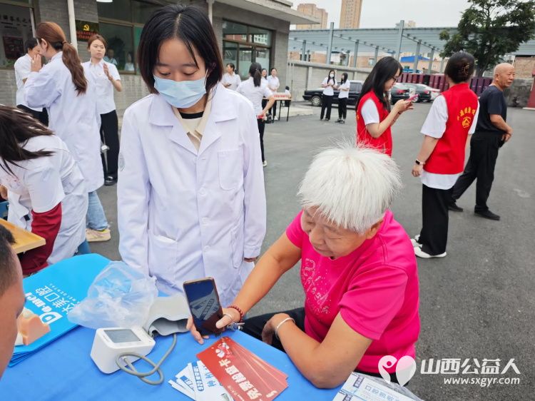 志愿服务进社区健康活动暖人心 9月14日介休市敬老协会走进西关街道宏顺路社区爱心理发健康义诊 - 第25张 - 山西公益人 志愿服务进社区健康活动暖人心 9月14日介休市敬老协会走进西关街道宏顺路社区爱心理发健康义诊 - 第25张