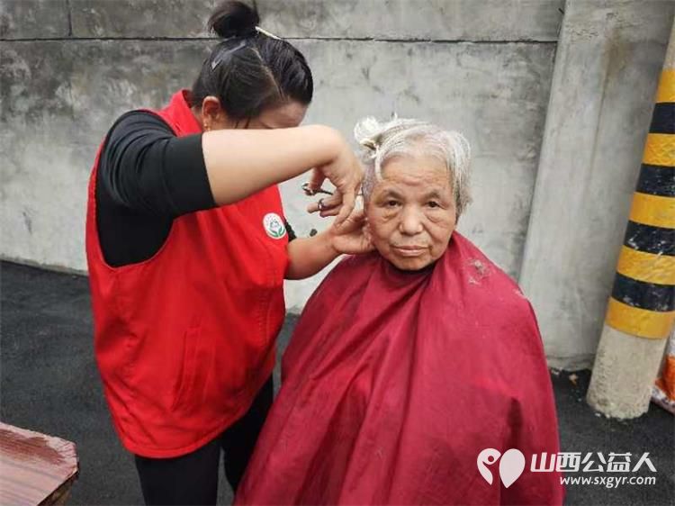 志愿服务进社区健康活动暖人心 9月14日介休市敬老协会走进西关街道宏顺路社区爱心理发健康义诊 - 第38张 - 山西公益人 志愿服务进社区健康活动暖人心 9月14日介休市敬老协会走进西关街道宏顺路社区爱心理发健康义诊 - 第38张