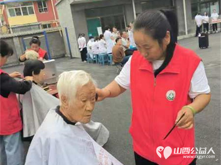 志愿服务进社区健康活动暖人心 9月14日介休市敬老协会走进西关街道宏顺路社区爱心理发健康义诊 - 第27张 - 山西公益人 志愿服务进社区健康活动暖人心 9月14日介休市敬老协会走进西关街道宏顺路社区爱心理发健康义诊 - 第27张