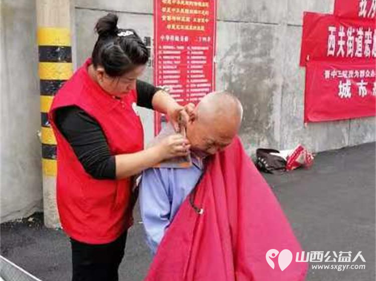 志愿服务进社区健康活动暖人心 9月14日介休市敬老协会走进西关街道宏顺路社区爱心理发健康义诊 - 第14张 - 山西公益人 志愿服务进社区健康活动暖人心 9月14日介休市敬老协会走进西关街道宏顺路社区爱心理发健康义诊 - 第14张