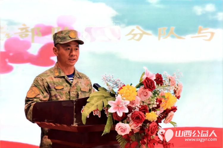 军校共建大爱无疆----忻州市第二实验小学与驻地部队举行爱心结对仪式并向学生赠送慰问品 - 第3张 - 山西公益人 军校共建大爱无疆----忻州市第二实验小学与驻地部队举行爱心结对仪式并向学生赠送慰问品 - 第3张
