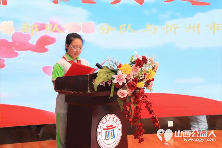 军校共建大爱无疆----忻州市第二实验小学与驻地部队举行爱心结对仪式并向学生赠送慰问品 - 第4张 - 山西公益人 军校共建大爱无疆----忻州市第二实验小学与驻地部队举行爱心结对仪式并向学生赠送慰问品 - 第4张