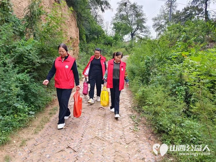 介休市敬老协会志愿者走进绵山镇常乐村入户特困老人88岁乔玉琪家中为老人擦玻璃料理家务送上贴心的服务 - 第3张 - 山西公益人 介休市敬老协会志愿者走进绵山镇常乐村入户特困老人88岁乔玉琪家中为老人擦玻璃料理家务送上贴心的服务 - 第3张