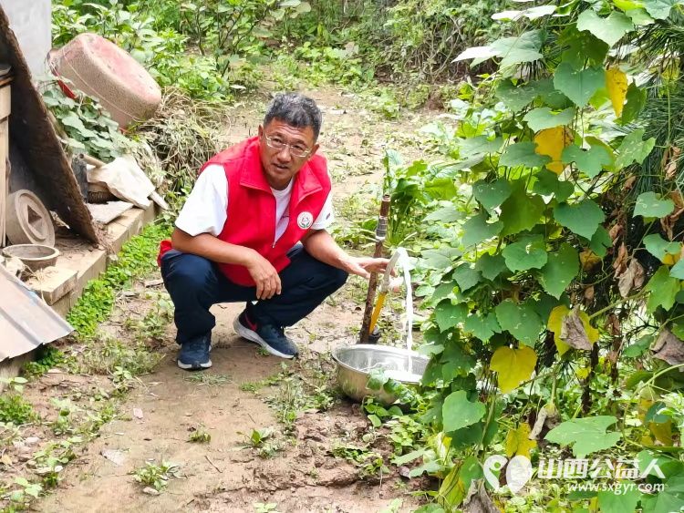 介休市敬老协会志愿者走进绵山镇常乐村入户特困老人88岁乔玉琪家中为老人擦玻璃料理家务送上贴心的服务 - 第18张 - 山西公益人 介休市敬老协会志愿者走进绵山镇常乐村入户特困老人88岁乔玉琪家中为老人擦玻璃料理家务送上贴心的服务 - 第18张