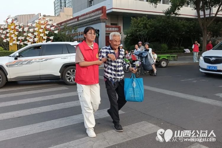 临汾市文明交通志愿者协会安排组织参加志愿活动志愿者9月15日志愿者在鼓楼广场捡拾垃圾清理公共场合卫生维护交通秩序 - 第17张 - 山西公益人 临汾市文明交通志愿者协会安排组织参加志愿活动志愿者9月15日志愿者在鼓楼广场捡拾垃圾清理公共场合卫生维护交通秩序 - 第17张