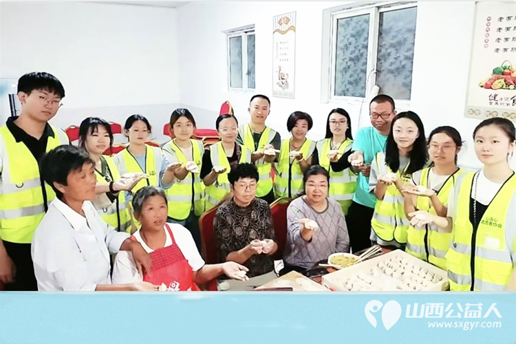 晋中市太谷区心连心志愿者协会组织志愿者清理环境卫生，为老人做顿饭包饺子共同过中秋 - 第3张