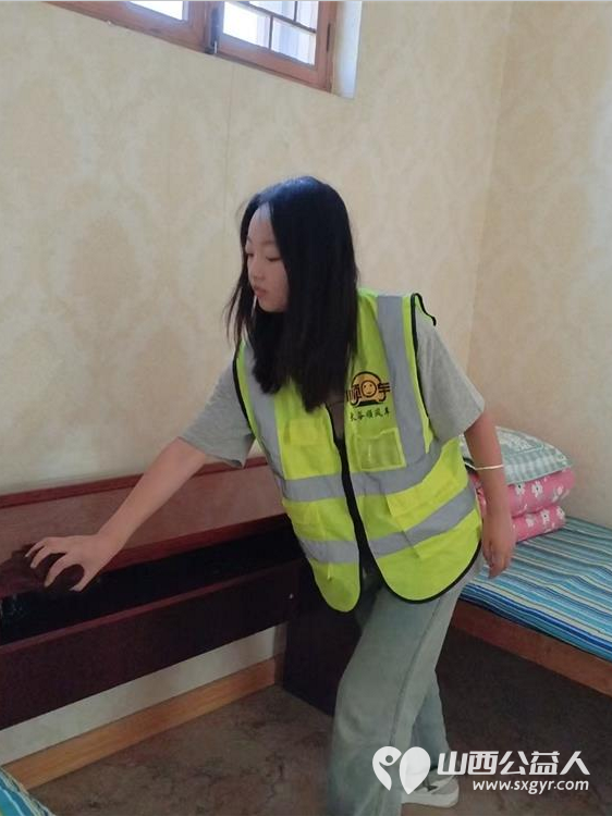 晋中市太谷区心连心志愿者协会组织志愿者清理环境卫生，为老人做顿饭包饺子共同过中秋 - 第9张