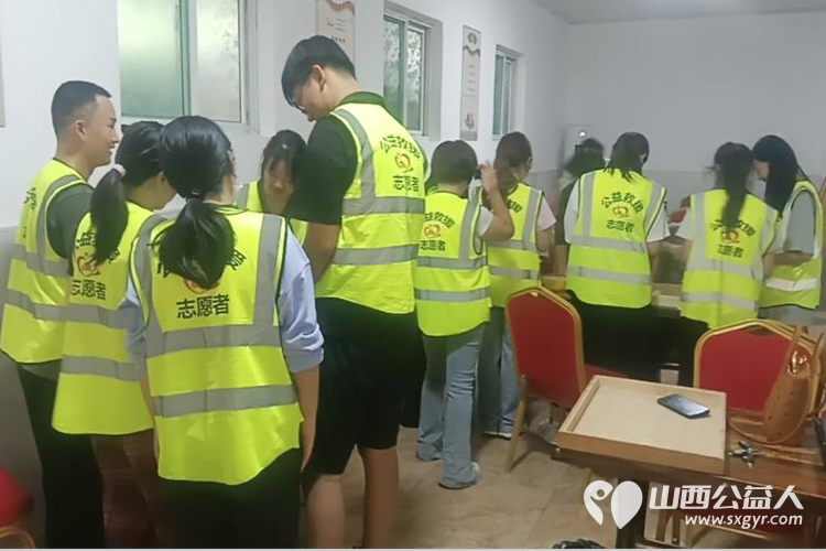 晋中市太谷区心连心志愿者协会组织志愿者清理环境卫生，为老人做顿饭包饺子共同过中秋 - 第5张