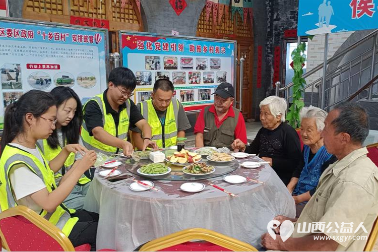 晋中市太谷区心连心志愿者协会组织志愿者清理环境卫生，为老人做顿饭包饺子共同过中秋 - 第7张