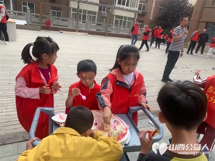太原市志愿者小分队在中秋佳节组织志愿者去享堂老年公寓举办中秋文艺表演品尝中秋美食 - 第25张