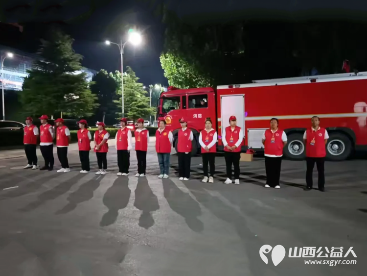 潞城区正能量公益协会志愿者中秋节志愿服务刘老根大舞台欢乐巡演季在潞城体育场的盛大演出 - 第7张 - 山西公益人 潞城区正能量公益协会志愿者中秋节志愿服务刘老根大舞台欢乐巡演季在潞城体育场的盛大演出 - 第7张