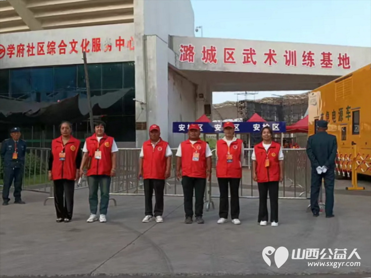 潞城区正能量公益协会志愿者中秋节志愿服务刘老根大舞台欢乐巡演季在潞城体育场的盛大演出 - 第5张 - 山西公益人 潞城区正能量公益协会志愿者中秋节志愿服务刘老根大舞台欢乐巡演季在潞城体育场的盛大演出 - 第5张