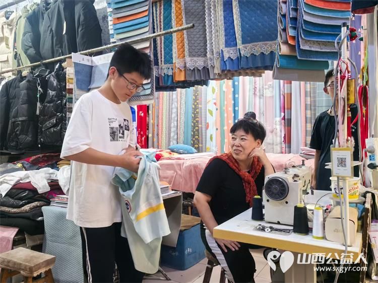 运城市第一时间志愿者协会感谢晓霞制衣行帮助阳光之家的困境儿童缝补衣服 - 第2张 - 山西公益人 运城市第一时间志愿者协会感谢晓霞制衣行帮助阳光之家的困境儿童缝补衣服 - 第2张