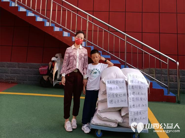 感谢九点文化茶城刘女士中秋节之际，带领孩子来比家美养老院给老人们送来优质的小米 - 第2张