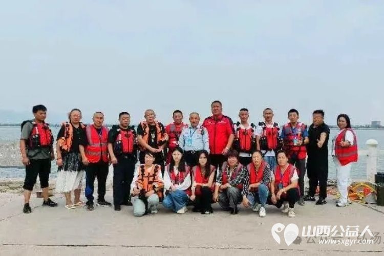 正能量公益应急救援演练火热进行中！正能量公益山西文水平陵应急救援队赴清徐县和正能量清徐金鹰战狼救援队在清泉湖水域进行水域舟船救援联合演练 - 第1张