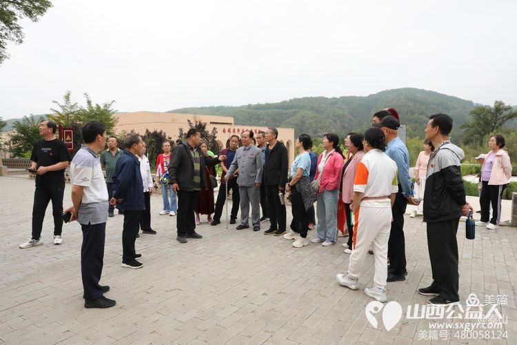 追寻红色足迹弘扬延安精神山西省三晋文化研究会红色文化中心学习参观团乘车前往延安 - 第5张