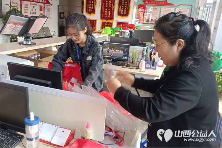 太原市汇丰街道乾泽园社区组织志愿者助力2024年太原马拉松比赛 - 第5张 - 山西公益人 太原市汇丰街道乾泽园社区组织志愿者助力2024年太原马拉松比赛 - 第5张