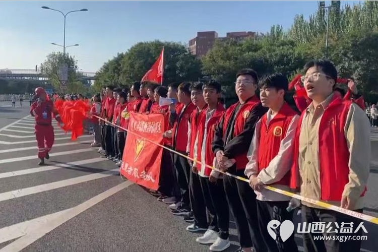 太原市汇丰街道乾泽园社区组织志愿者助力2024年太原马拉松比赛 - 第3张 - 山西公益人 太原市汇丰街道乾泽园社区组织志愿者助力2024年太原马拉松比赛 - 第3张