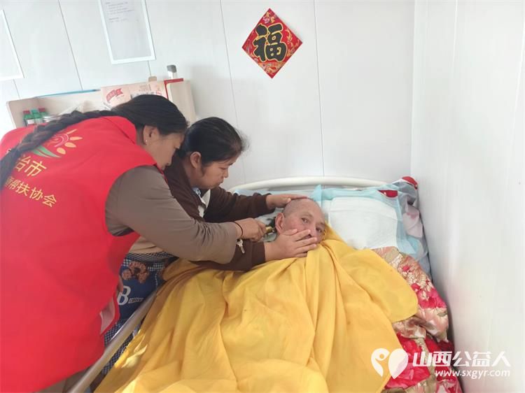 长治市阳光困境儿童帮扶协会组织志愿者去南山田园敬老院开展志愿服务给老人理发 - 第20张