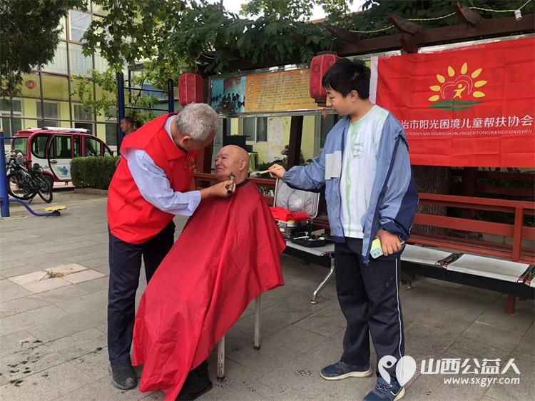 长治市阳光困境儿童帮扶协会组织志愿者去南山田园敬老院开展志愿服务给老人理发 - 第10张