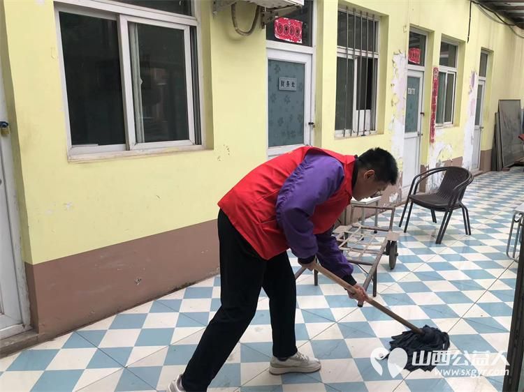 长治市阳光困境儿童帮扶协会组织志愿者去南山田园敬老院开展志愿服务给老人理发 - 第14张