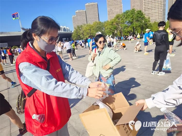 太原市志愿者小分队组织志愿者参加太原市2024年马拉松比赛志愿服务 - 第20张