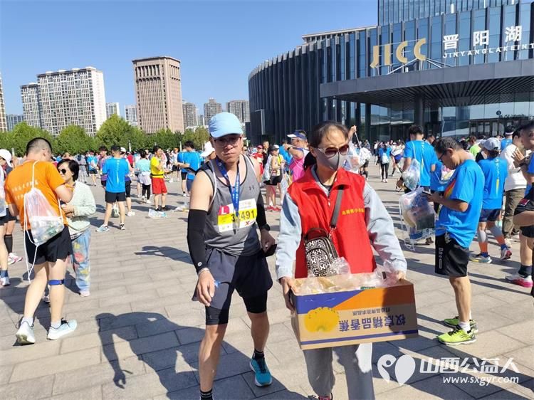 太原市志愿者小分队组织志愿者参加太原市2024年马拉松比赛志愿服务 - 第35张