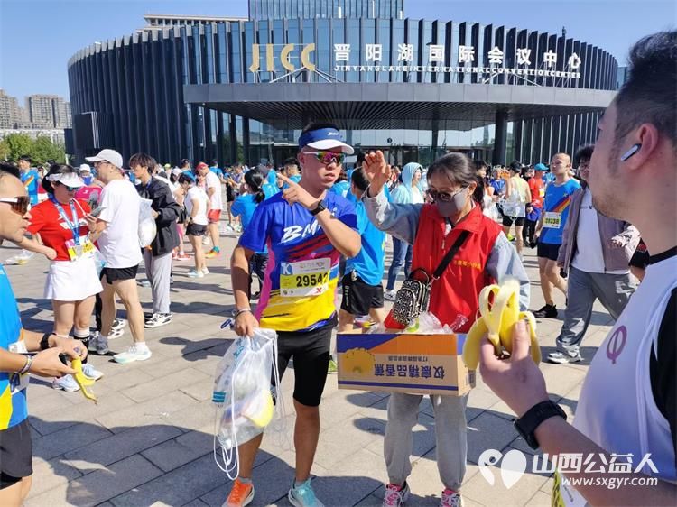 太原市志愿者小分队组织志愿者参加太原市2024年马拉松比赛志愿服务 - 第34张