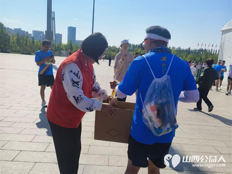 太原市志愿者小分队组织志愿者参加太原市2024年马拉松比赛志愿服务 - 第32张