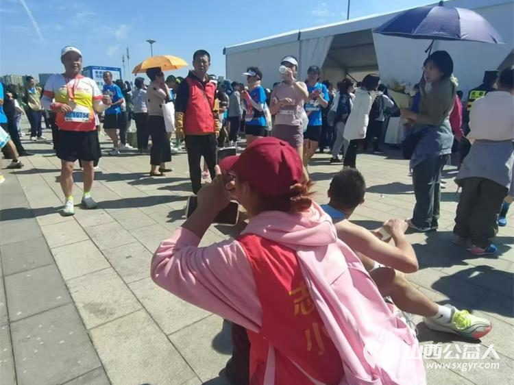 太原市志愿者小分队组织志愿者参加太原市2024年马拉松比赛志愿服务 - 第21张